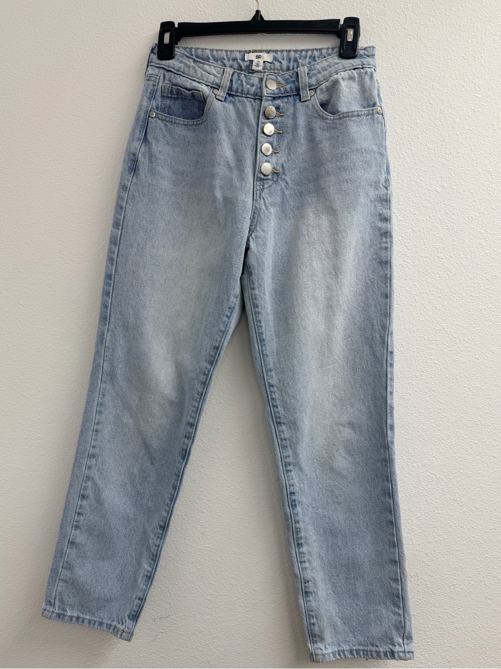 B.P. High-Rise Light Wash relaxed mom Jeans - size 26